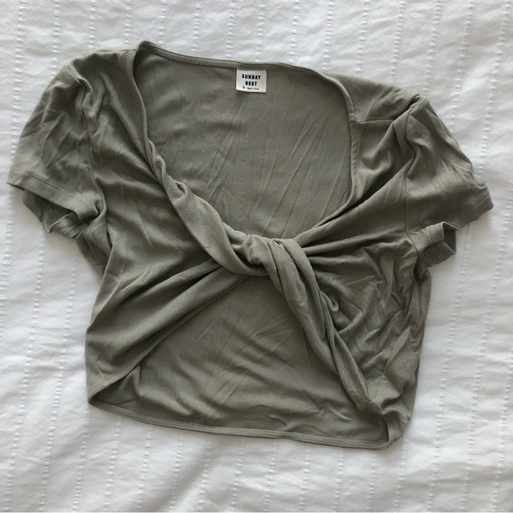 Brand new Olive Green Sunday Best Cassie T-Shirt - Picture 4 of 4